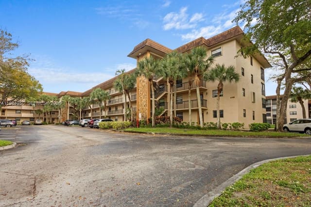 4965 E Sabal Palm Boulevard 207, Tamarac, FL 33319