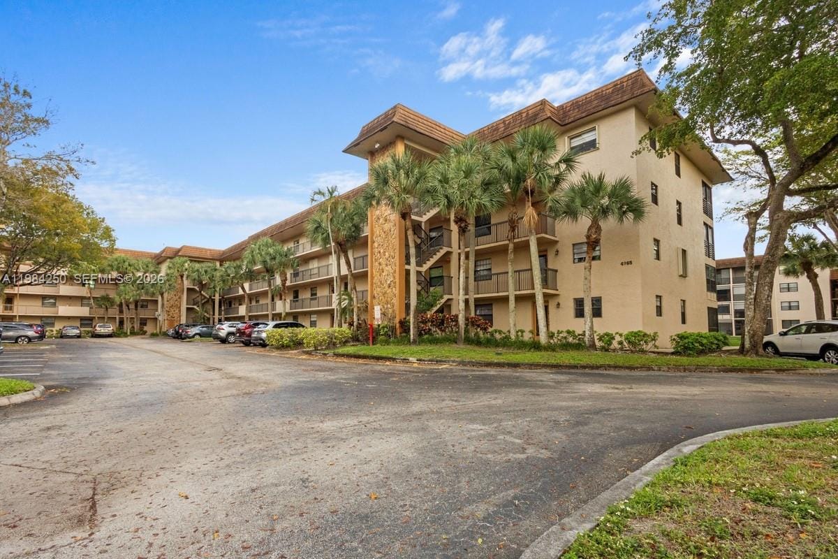 4965 E Sabal Palm Boulevard 207, Tamarac, FL 33319