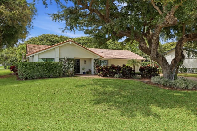 6175 Celadon Circle, West Palm Beach, FL 33418