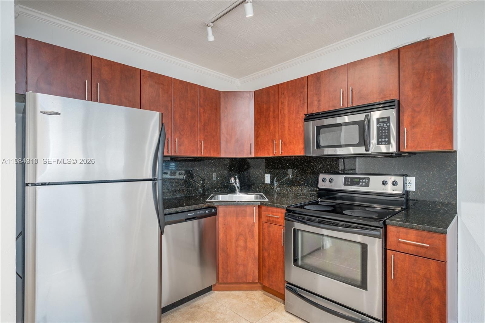 1872 NE 46th Street D5 — photo 7