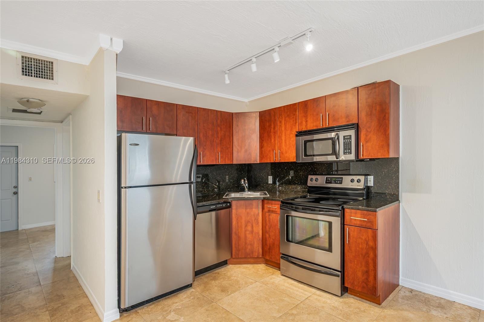 1872 NE 46th Street D5 — photo 8