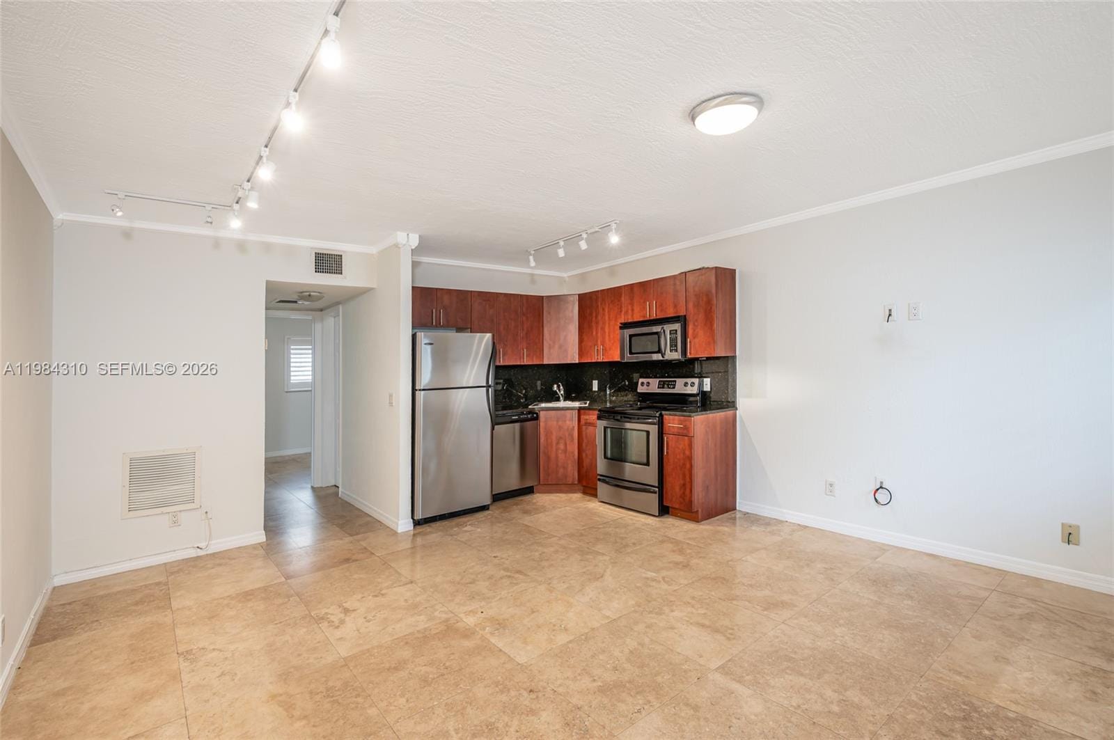 1872 NE 46th Street D5 — photo 10
