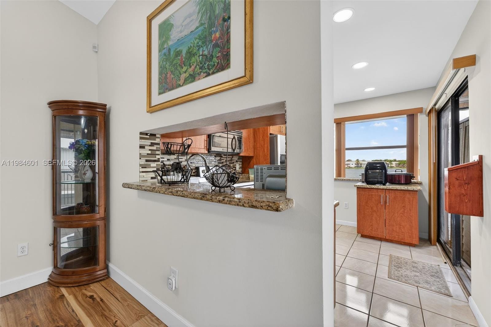 889 Hamilton Drive 889L — photo 7