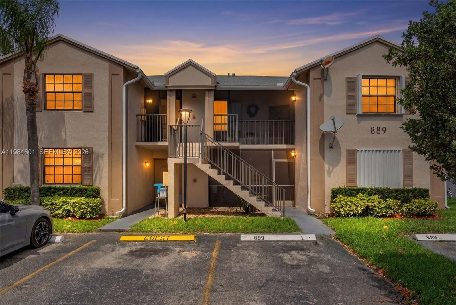 889 Hamilton Drive 889L — photo 4