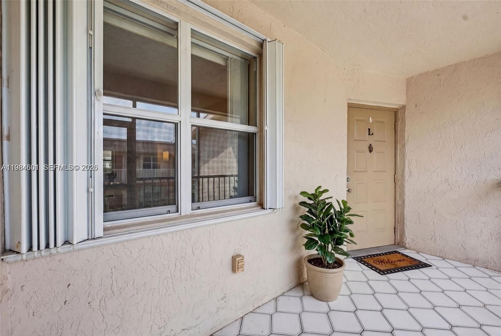 889 Hamilton Drive 889L — photo 5