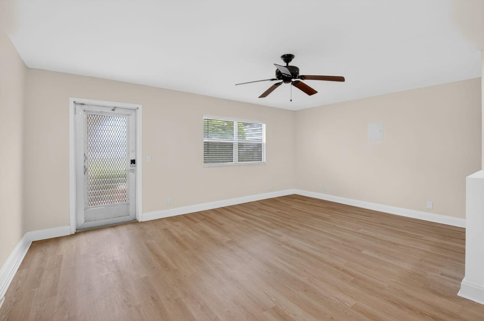 158 Valencia G, Delray Beach, FL 33446 photo 3