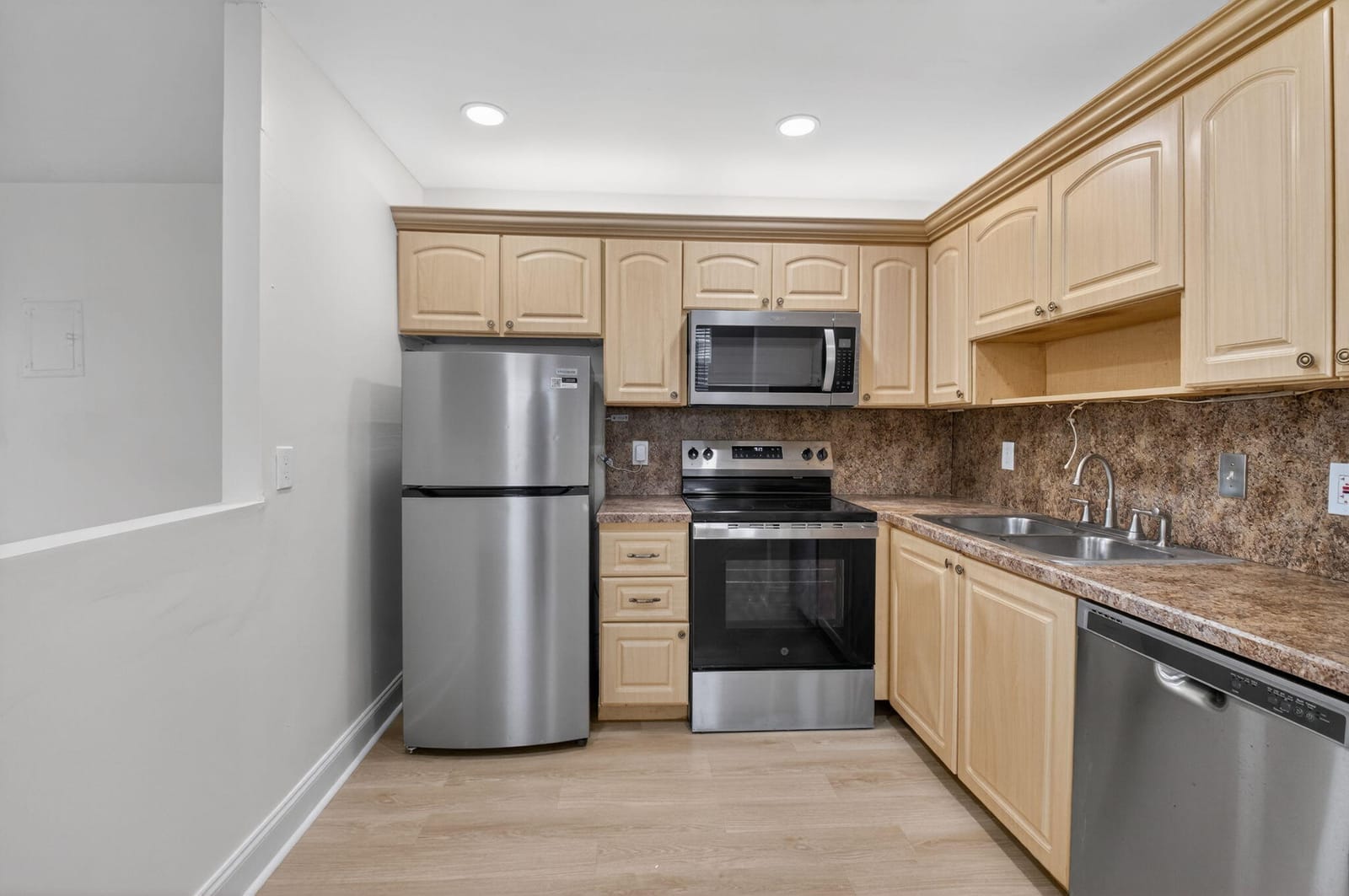 158 Valencia G, Delray Beach, FL 33446 photo 6