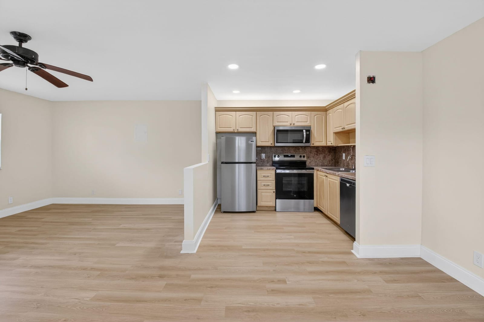 158 Valencia G, Delray Beach, FL 33446 photo 9