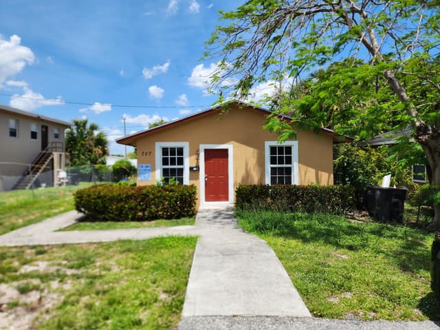 727 22nd Street A & B, sold in Washington Heights, West Palm Beach, FL