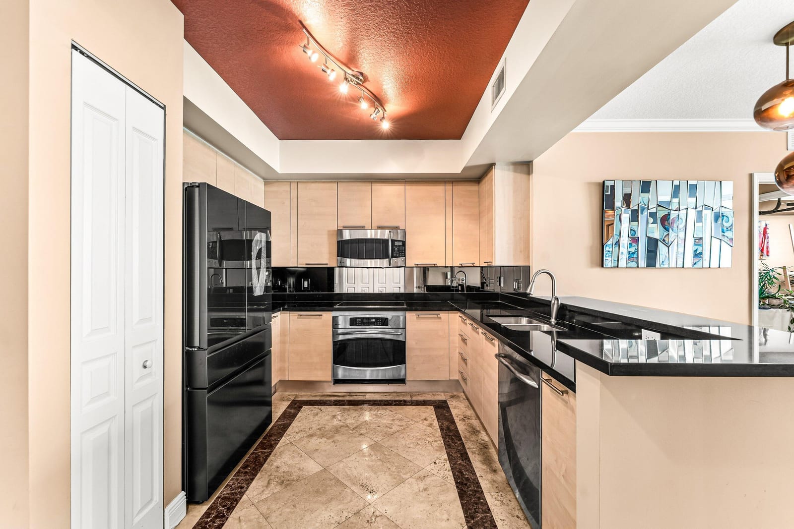 350 SE 2nd Street 2860 — photo 7