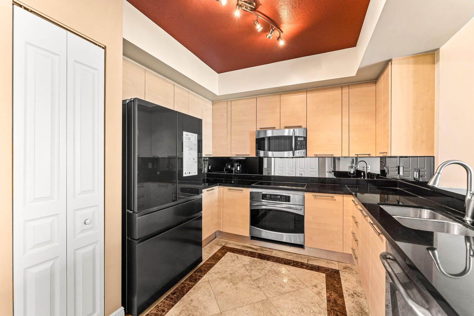 350 SE 2nd Street 2860 — photo 9