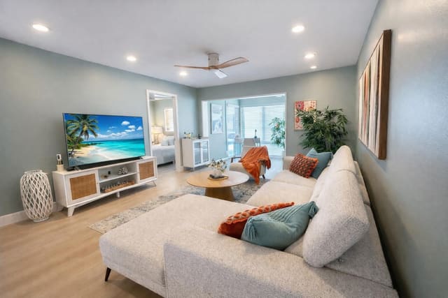 6 Colonial Club Drive 200, Boynton Beach, FL 33435