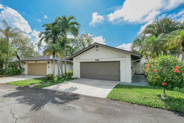 5533 Constant Spring Terrace 217, sold in Hills Of Inverrary, Fort Lauderdale, FL
