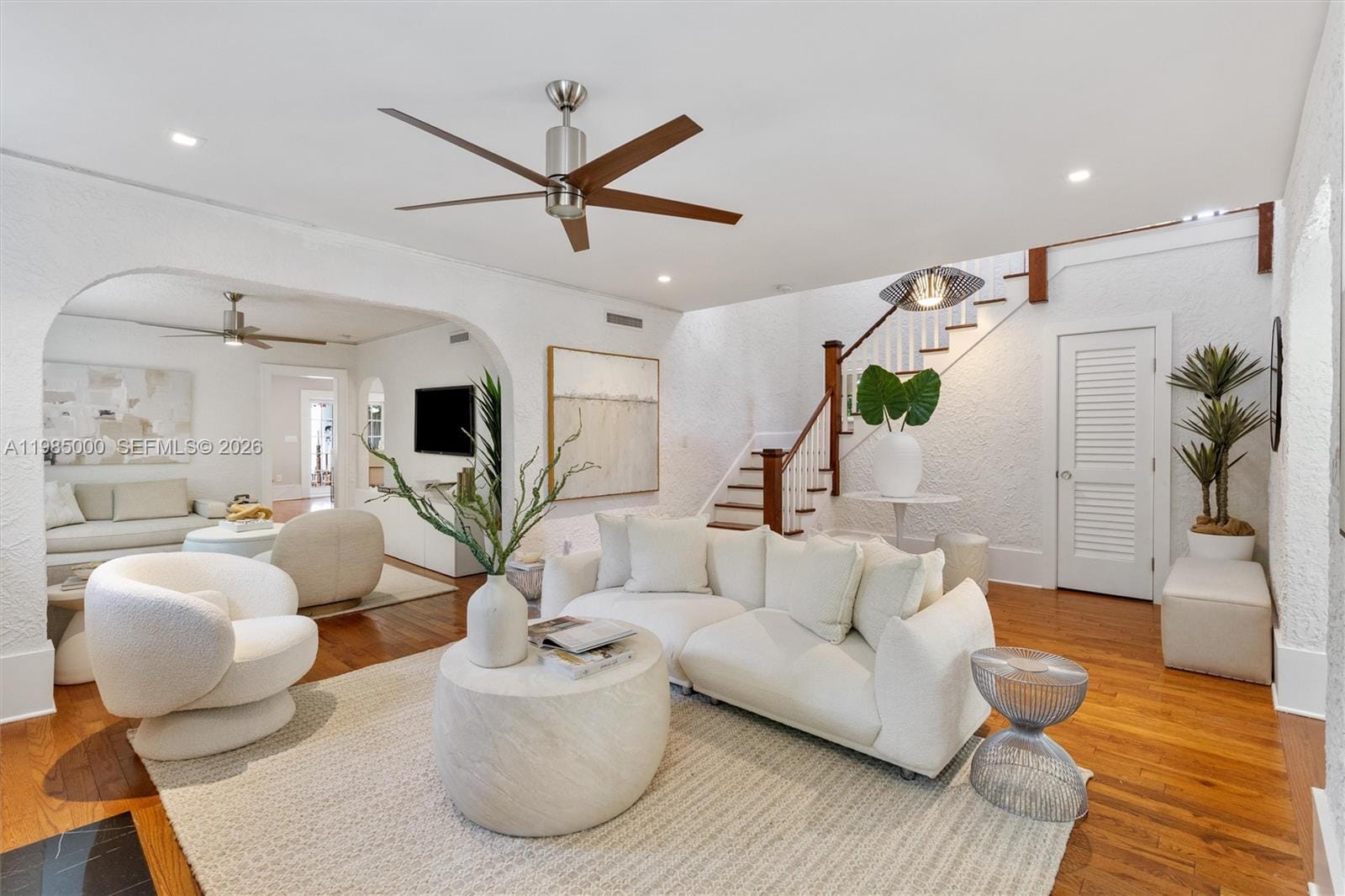 1147 Sorolla Avenue — photo 2