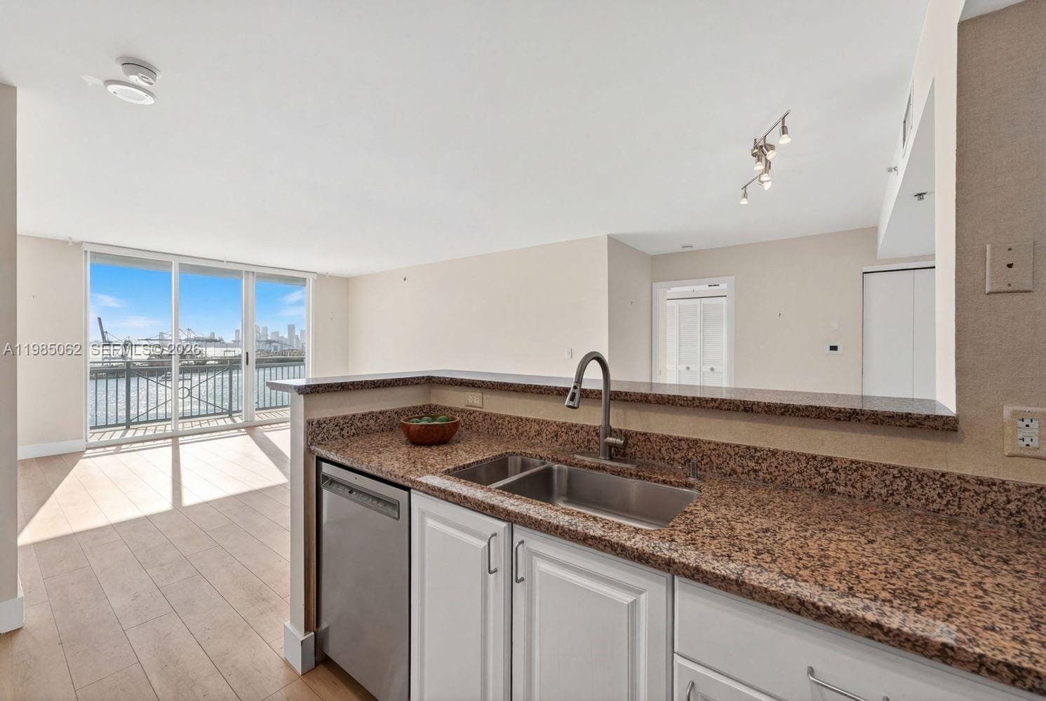 90 Alton Road 1810, Miami Beach, FL 33139 photo 7