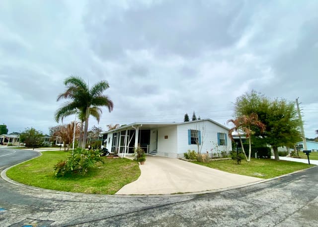 4307 SE Sweetwood Way, sold in Pinelake Gardens & Estates, Stuart, FL