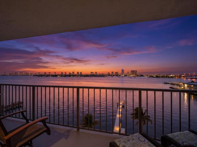 3040 Lake Shore Drive, Riviera Beach, FL 33404