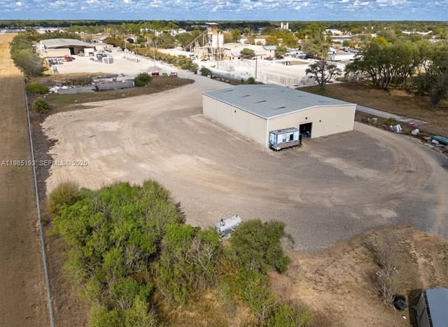 1525 Forestry Division Road, LaBelle, FL 33935