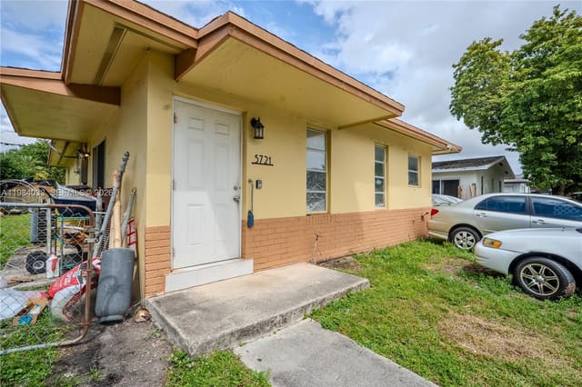 5721 SW 37th Street, sold in Sunland Park Section 2, West Park, FL