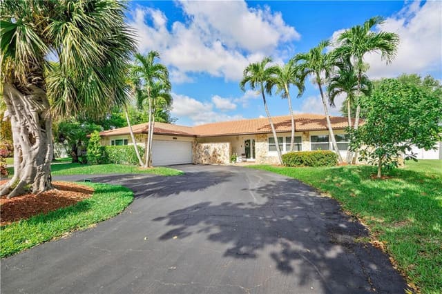 208 NW 91st Avenue, Coral Springs, FL 33071