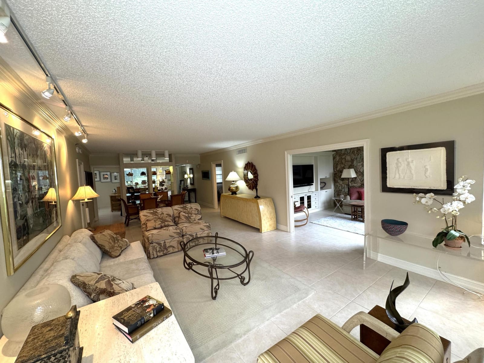 625 Oaks Drive 106 — photo 2