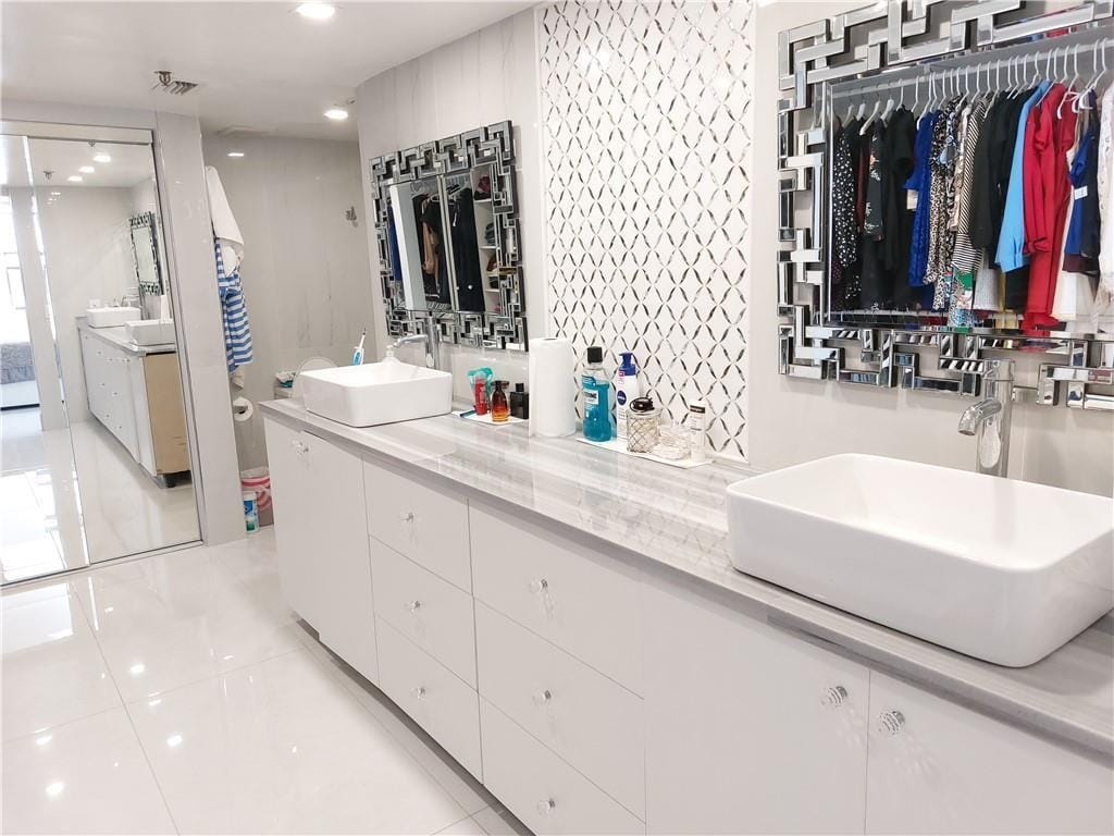 105 Lake Emerald Drive 502 — photo 12