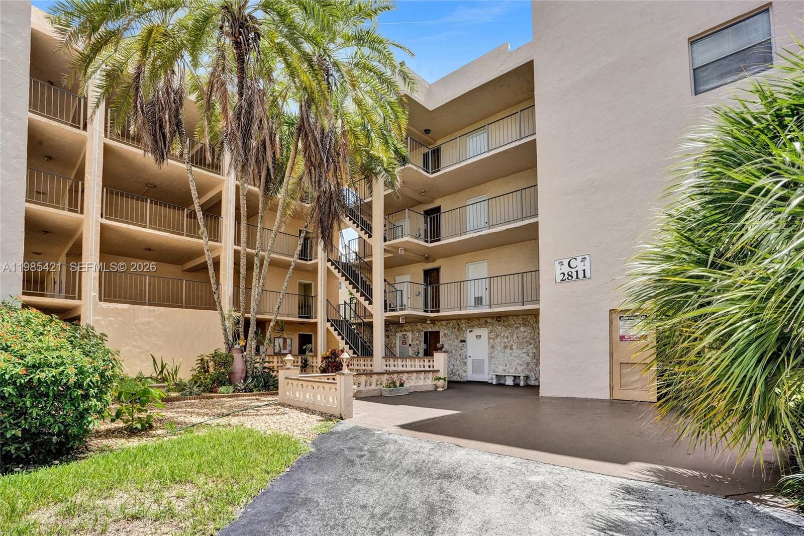 2811 Somerset Drive 405, Lauderdale Lakes, FL 33311