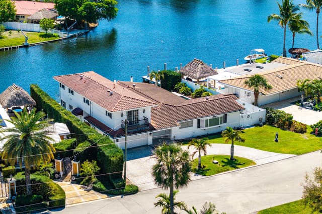 2416 NE 22nd Terrace, Fort Lauderdale, FL 33305