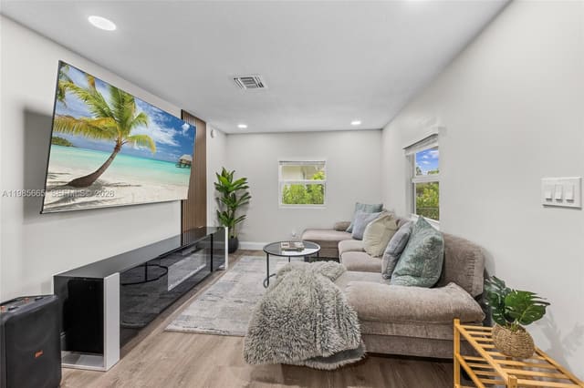 6674 4th Street St, Jupiter, FL 33458