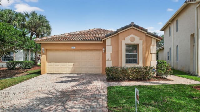 1281 NW 170th Avenue, Pembroke Pines, FL 33028