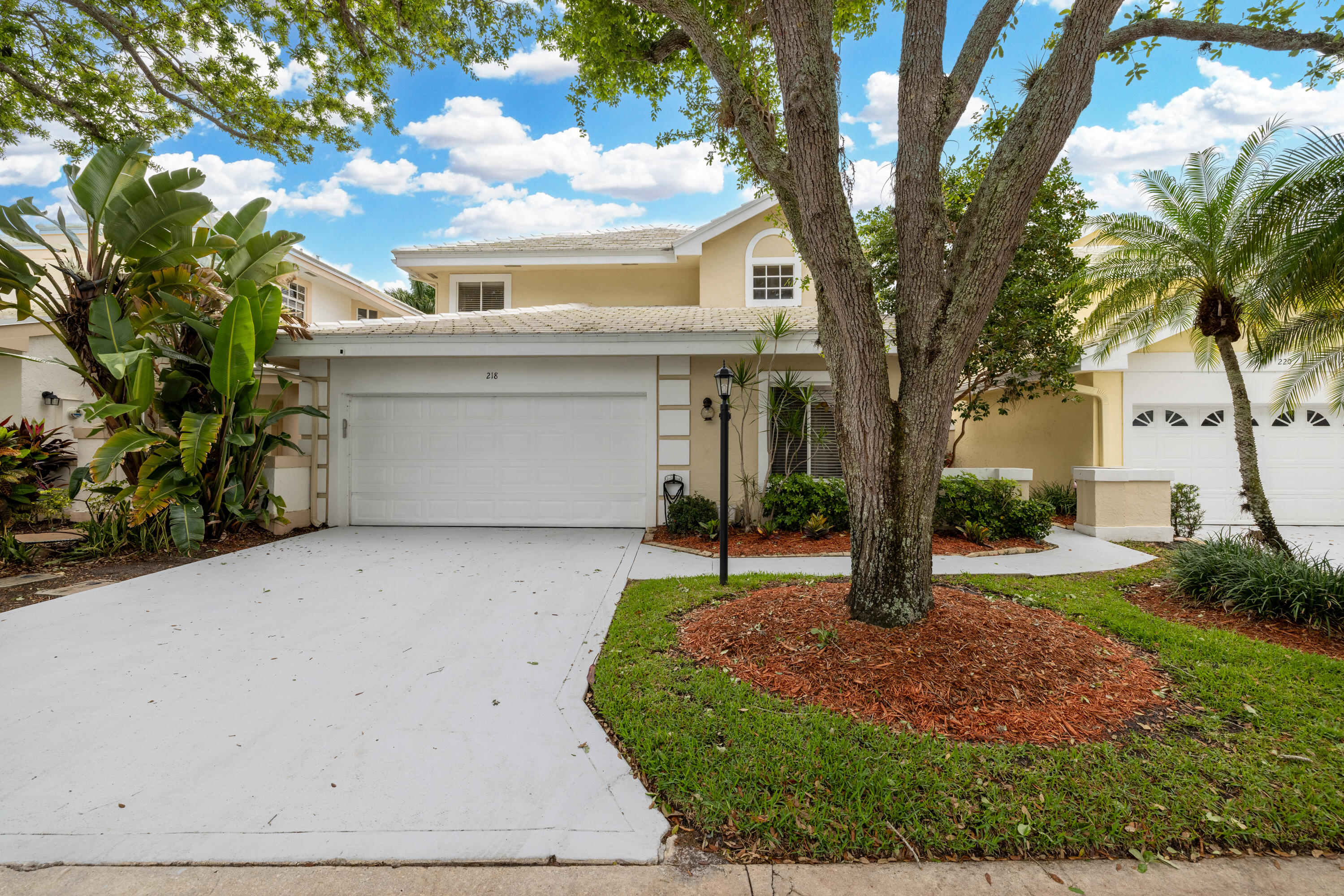 218 W Canterbury Dr W W, Palm Beach Gardens, FL 33418, Palm Beach Gardens