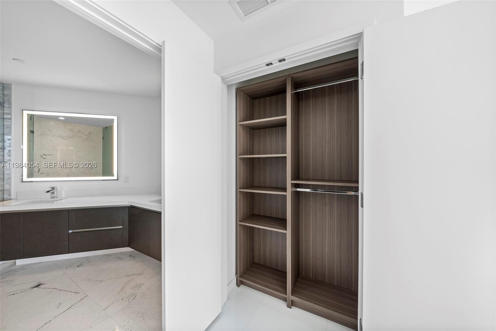 851 NE 1st Avenue 4010, Miami, FL 33132 photo 11