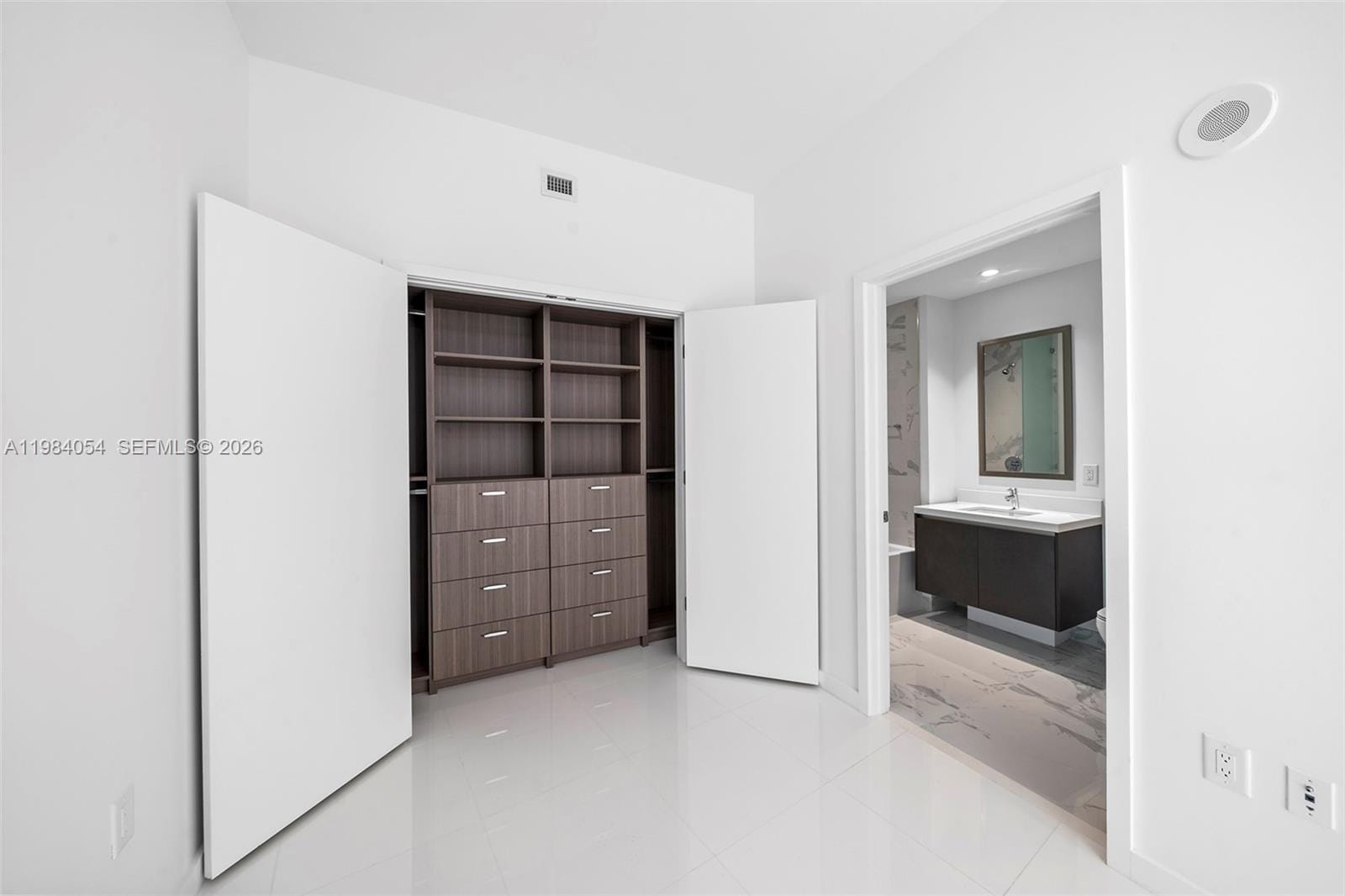 851 NE 1st Avenue 4010, Miami, FL 33132 photo 15