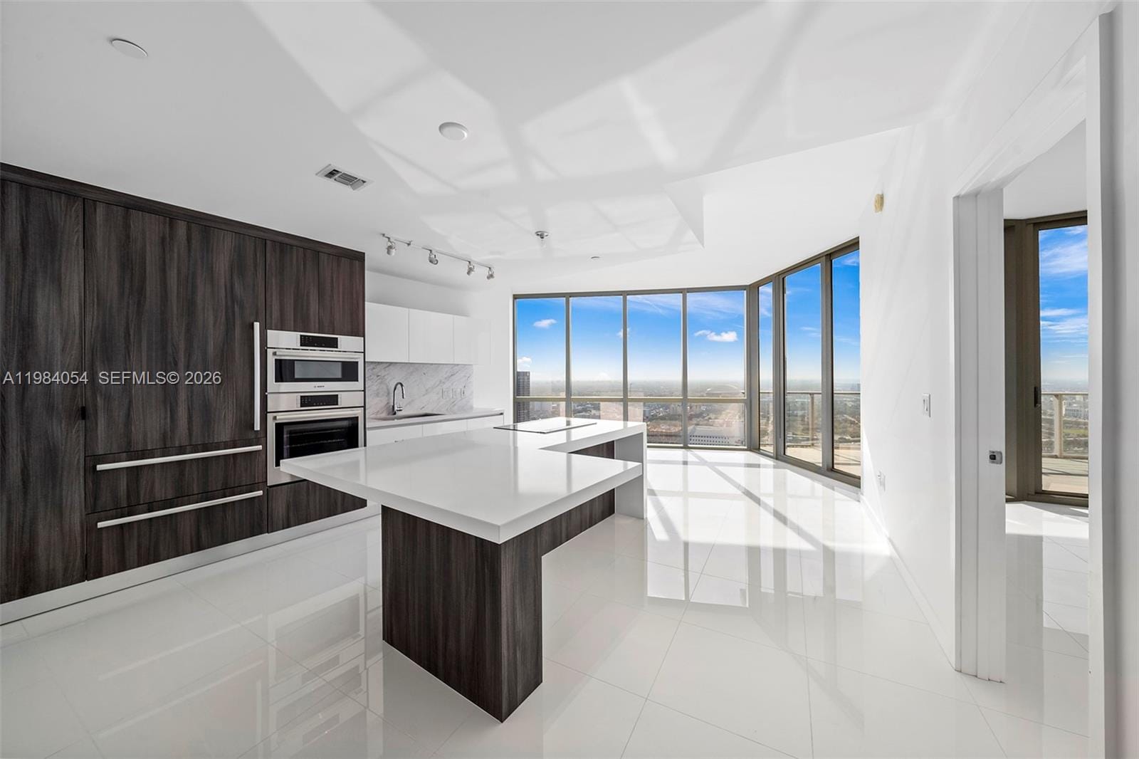 851 NE 1st Avenue 4010, Miami, FL 33132 photo 6