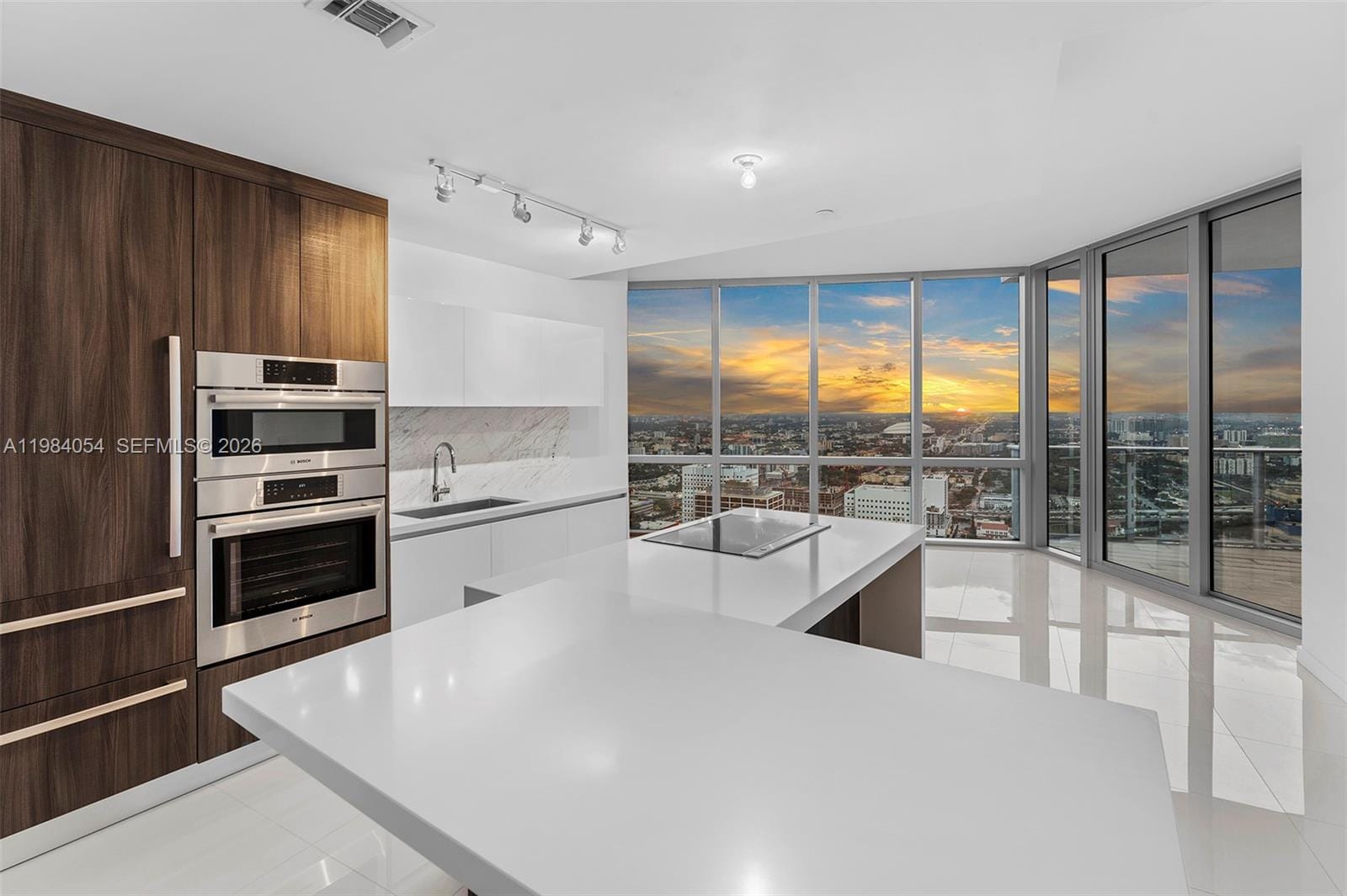 851 NE 1st Avenue 4010, Miami, FL 33132 photo 7
