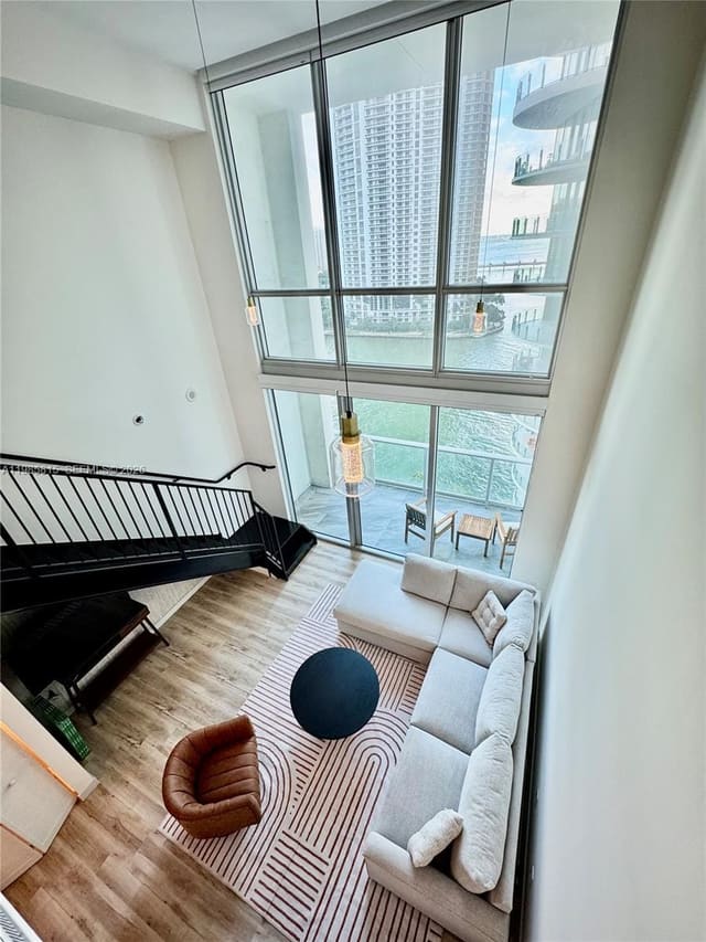300 S Biscayne Boulevard L-1210, Miami, FL 33131