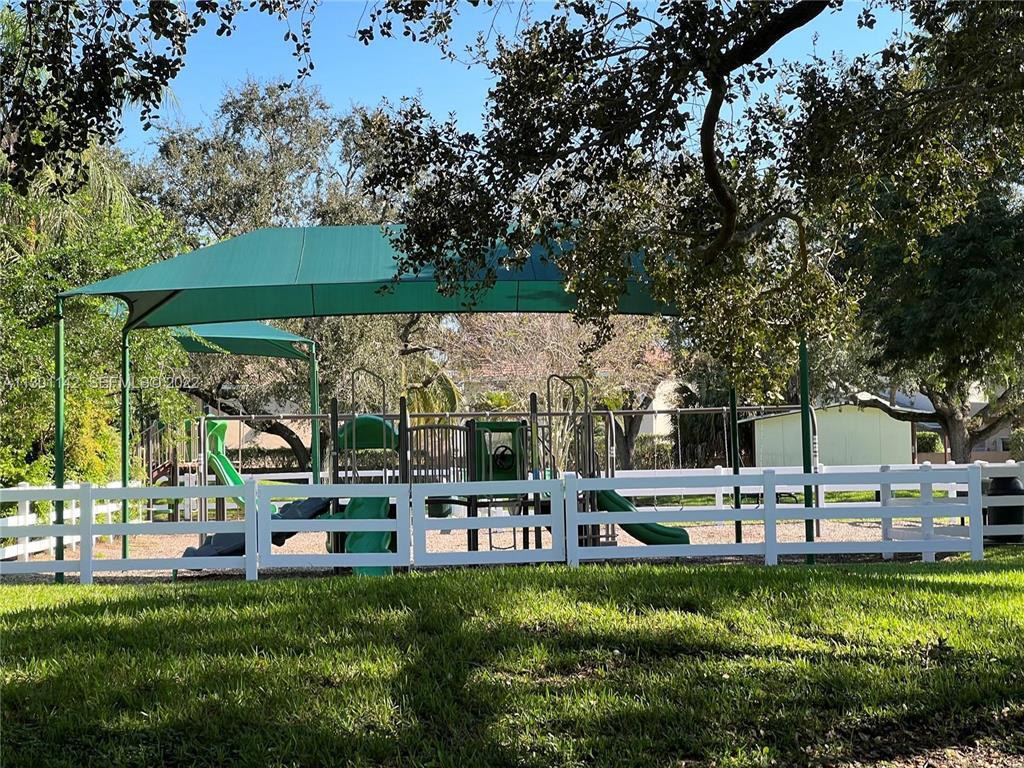 31 Chestnut Circle, Cooper City, FL 33026, Cooper City