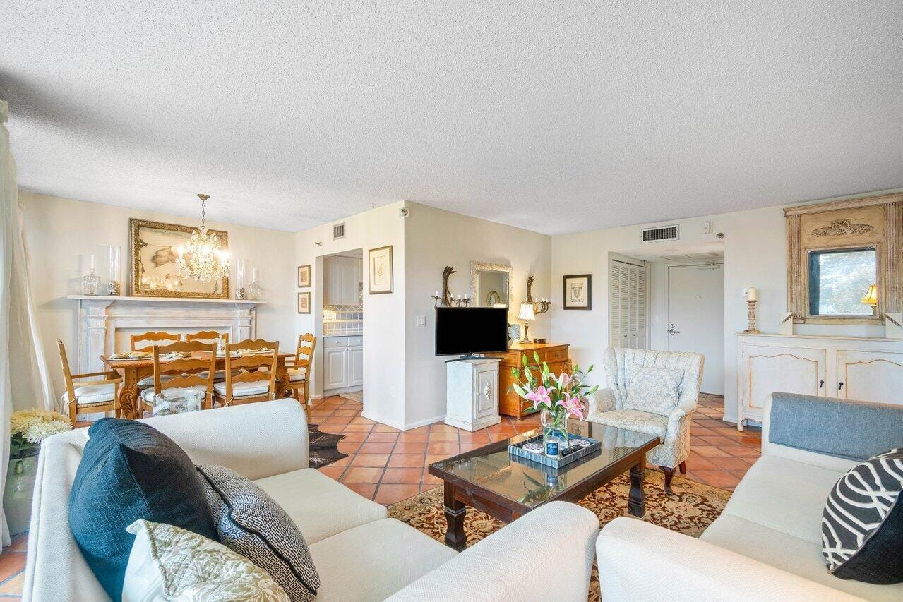 899 Jeffery Street 3050 — photo 7