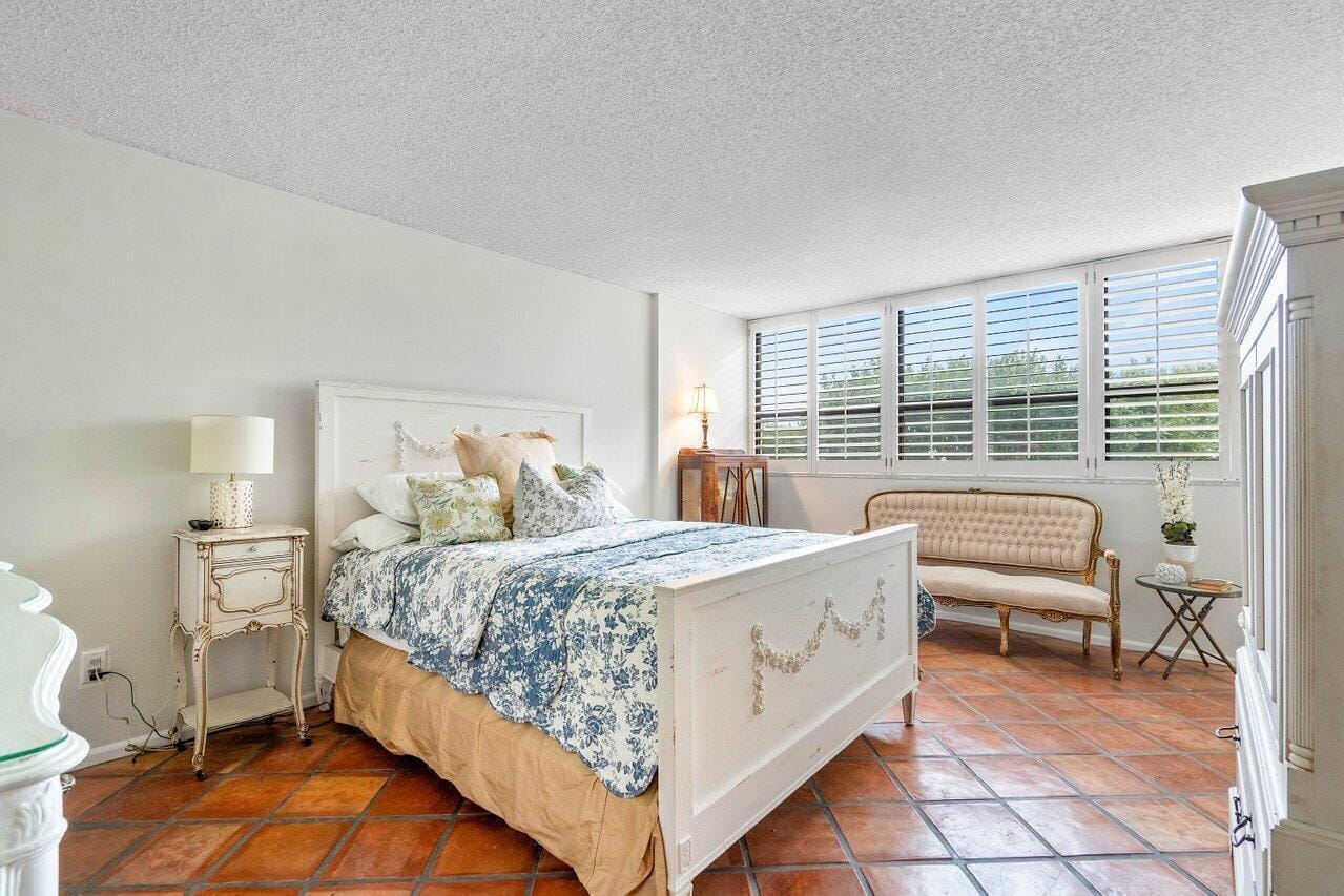 899 Jeffery Street 3050 — photo 10