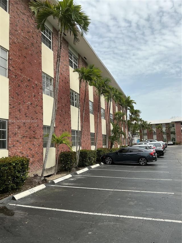 2424 SE 17th Causeway 111B, Village At Harbor Beach, Fort Lauderdale, FL