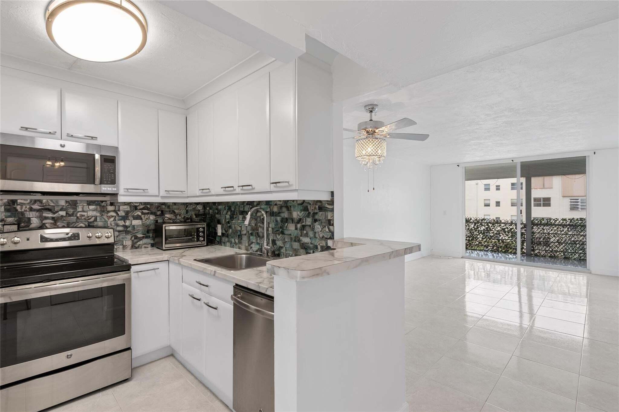 2841 Somerset Drive 311, Lauderdale Lakes, FL 33311, Lauderdale Lakes