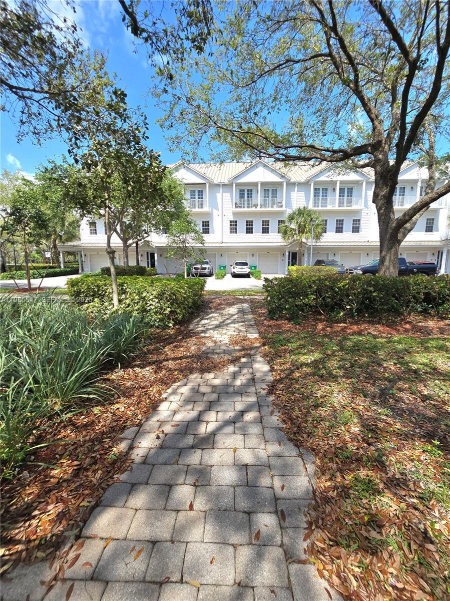 6841 N Lakeside Circle N 109-1 — photo 4