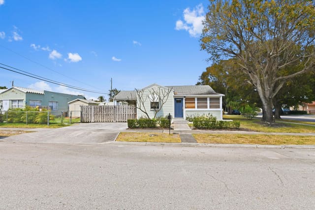 701 Palmetto Street, sold in Fernwood, West Palm Beach, FL