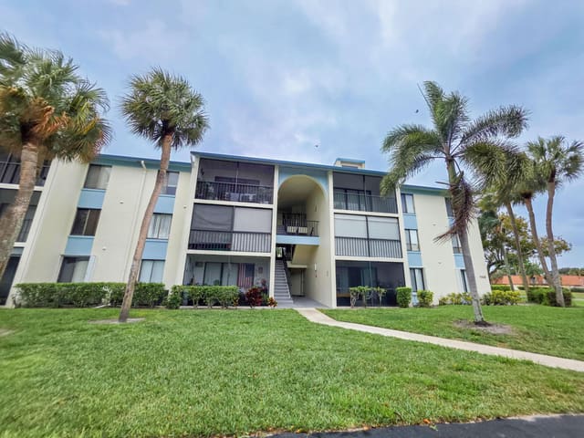 1109 Green Pine Boulevard H3, West Palm Beach, FL 33409