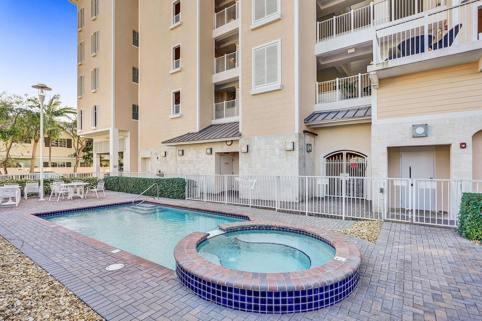 1931 Ne 2nd St 302, Deerfield Beach, FL 33441 photo 2