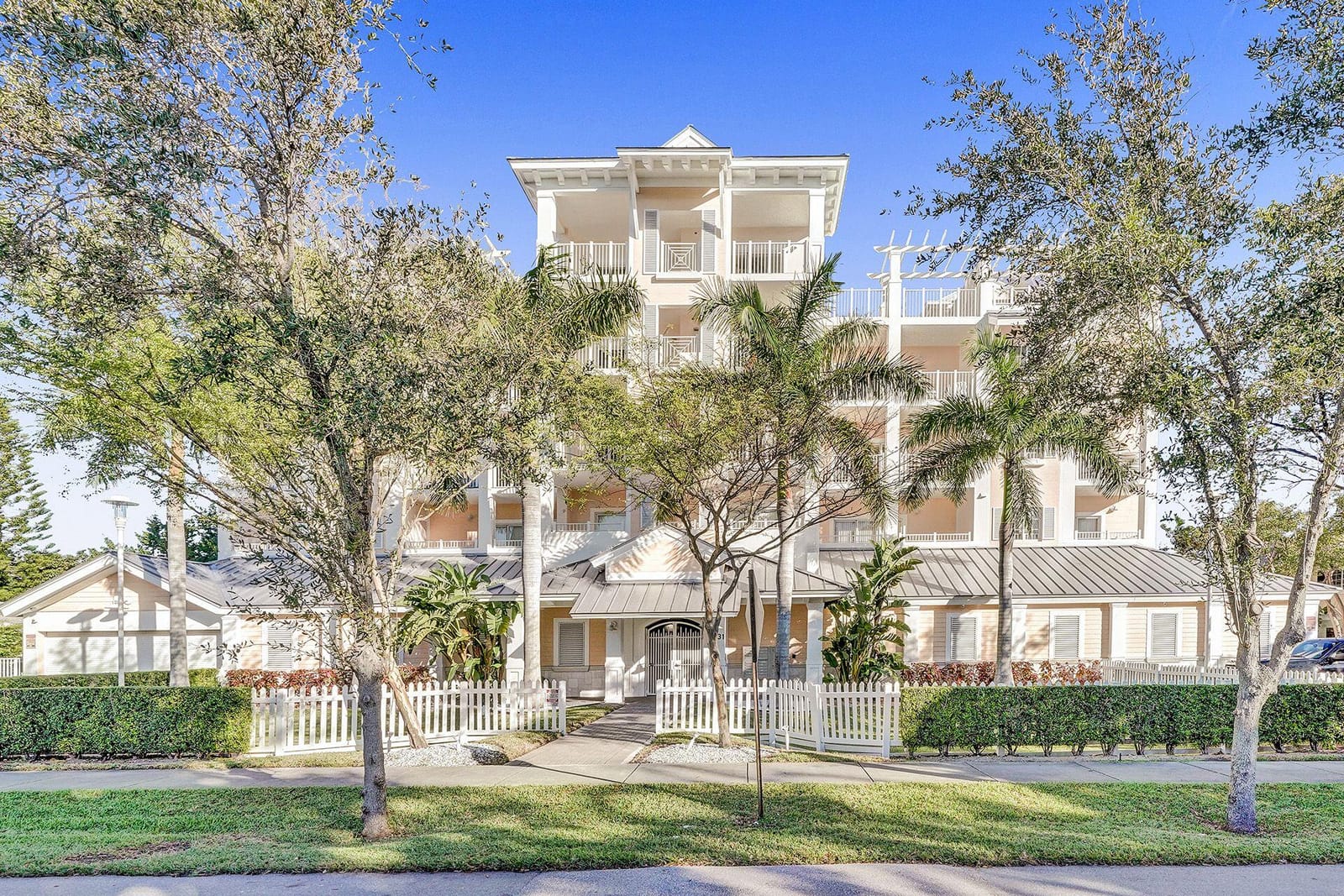 1931 Ne 2nd St 302, Deerfield Beach, FL 33441 photo 3