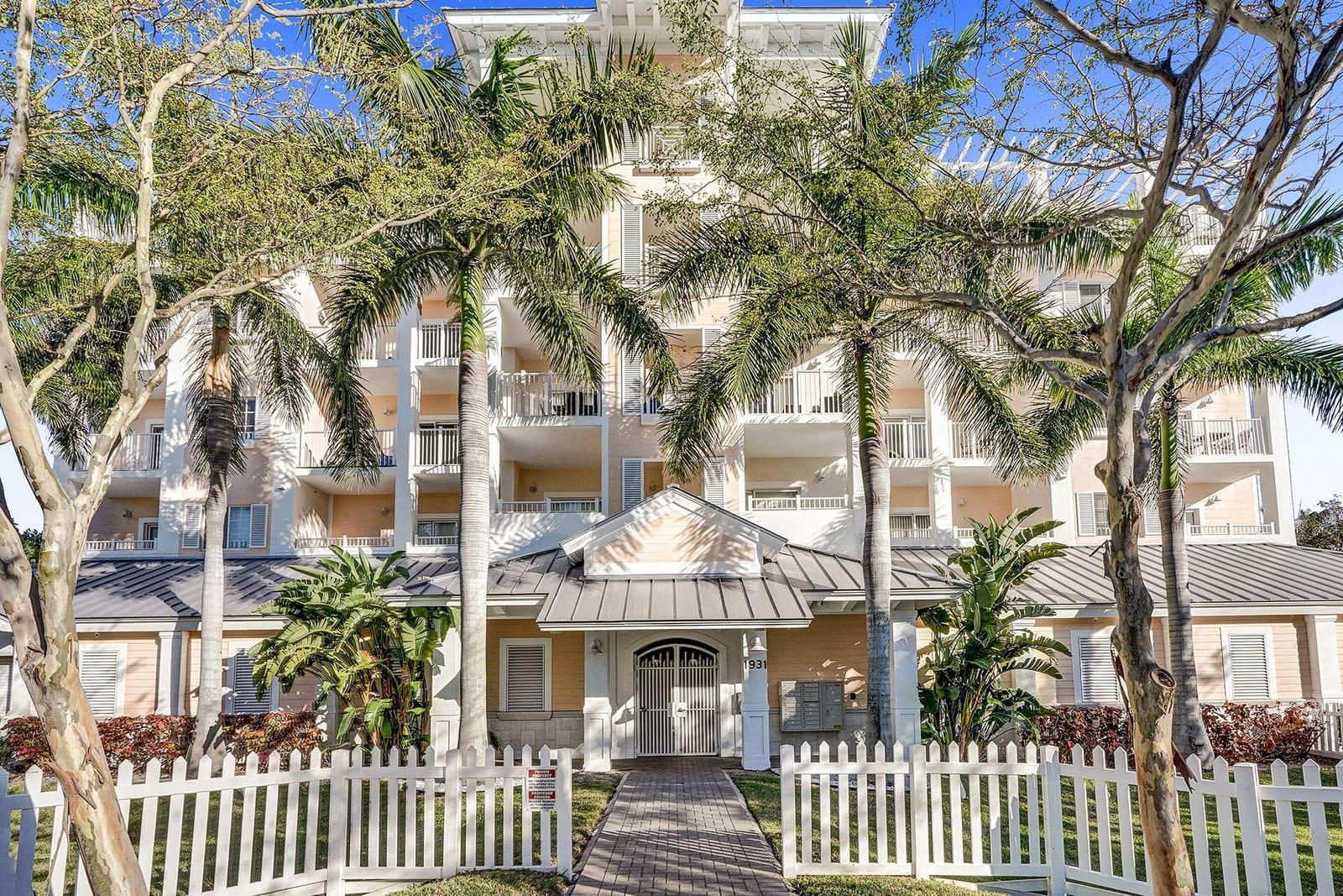 1931 Ne 2nd St 302, Deerfield Beach, FL 33441 photo 4