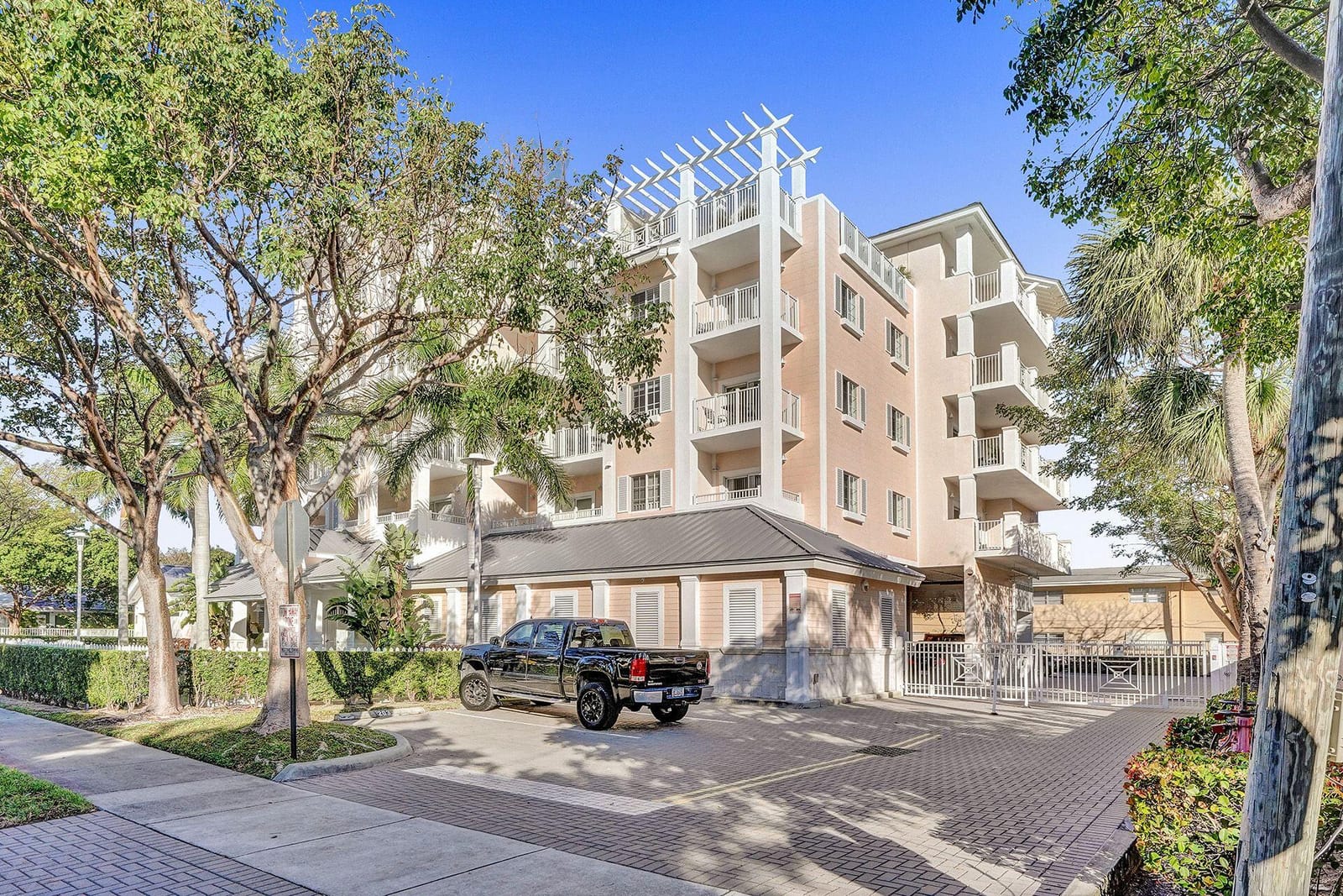 1931 Ne 2nd St 302, Deerfield Beach, FL 33441 photo 5
