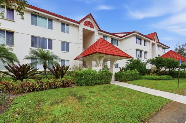 108 Half Moon Circle F2, sold in Half Moon Bay Condo, Hypoluxo, FL