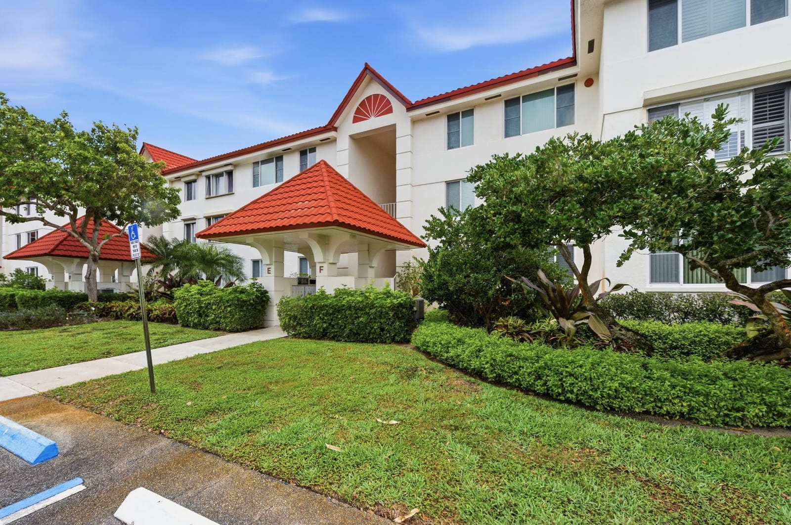 108 Half Moon Circle F2, Hypoluxo, FL 33462 photo 2